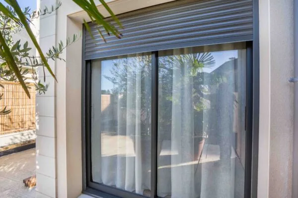 Volet traditionnel coloris gris anthracite TBS PRO